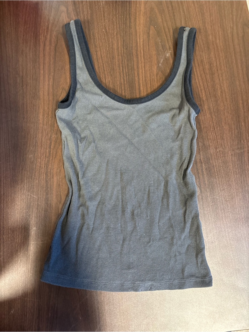 Women’s Gray Ribbed Scoop Neck Tank Top